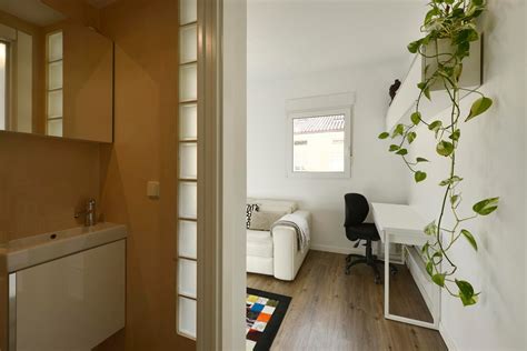 Schéma optického zväčšenia priestoru pomocou obkladov