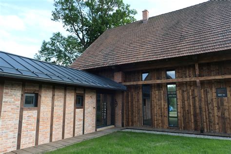 Novostavba hospodárskej budovy - stodoly a pohľad do dvora