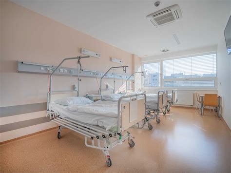 Nemocnica Svätého Munga - interiér s liečiteľmi