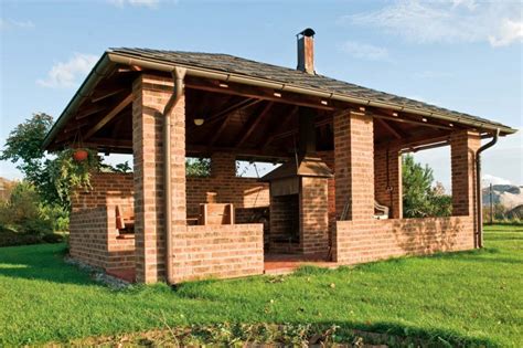 Stavenisko s moderným murovaním z brúsenej tehly