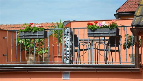 Ukážka moderného kovaného a kovového zábradlia v exteriéri