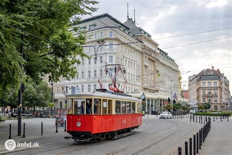 Historická električka a nemecké vojská v Bratislave