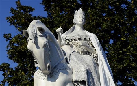 Detail jazdeckej sochy Márie Terézie