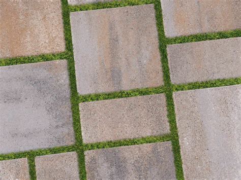 Farebná betónová dlažba s geometrickými vzormi