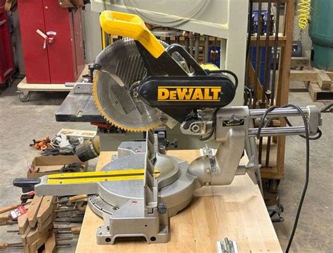 Používateľská príručka pre pílu DeWalt DW708