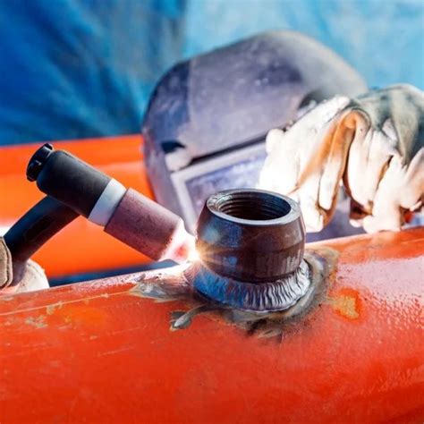 Detail ručného zvárania kotla VERNER