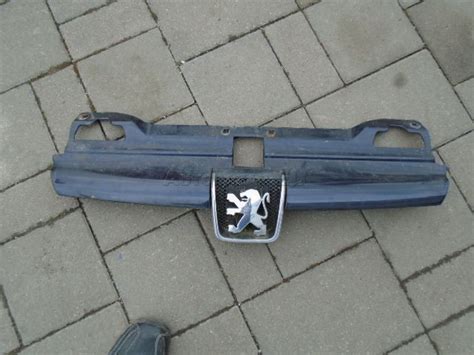 Predná kapota Peugeot 406 a jej funkčné časti