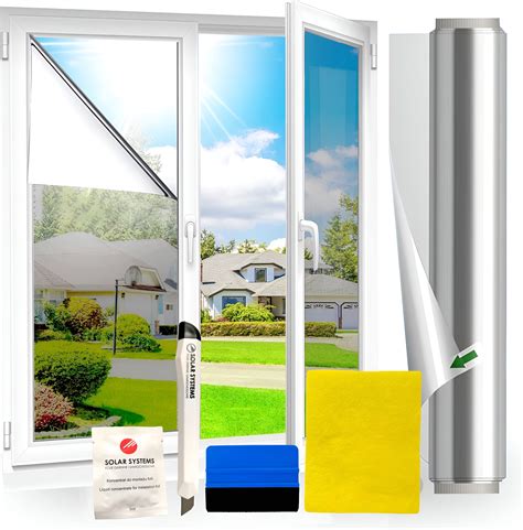 Ilustrácia aplikácie termoizolačnej fólie na okno