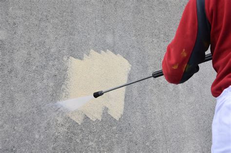Ukážka čistenia fasády tlakovou vodou
