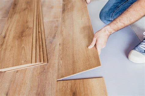 Detailná oprava poškodenej laminátovej lamely