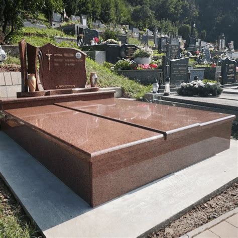 Ukážky zrekonštruovaných jednohrobov a detských hrobov