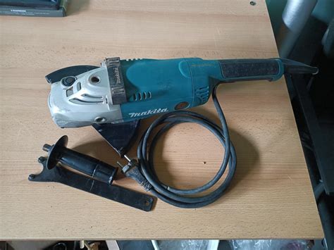 Detail motoru uhlovej brúsky Makita GA9020
