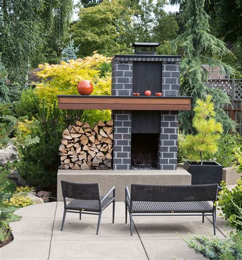 Rôzne typy betónových záhradných krbov