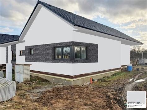 Zateplená fasáda s obkladovými pásikmi KM Beta
