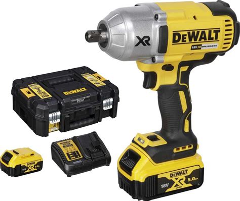 DeWalt DCF899P2 rázový uťahovák v akcii