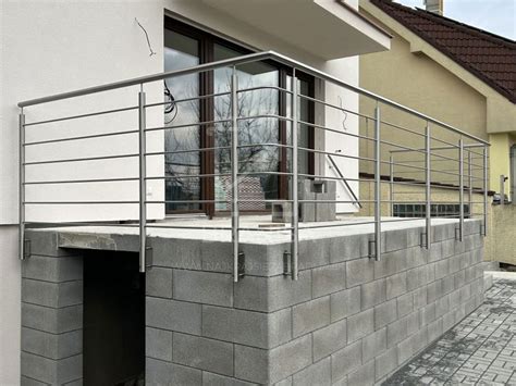 moderné nerezové terasové zábradlie s prútovou výplňou