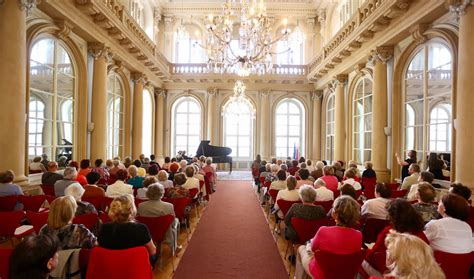 Interiér jednej z miestností Veľkého paláca v Peterhofe