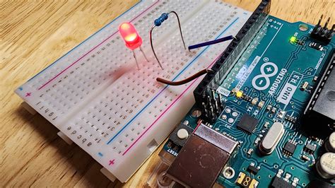 Kontrola zarovnania infračerveného lúča fotobuniek pomocou LED indikátora