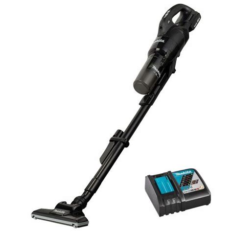 Tyčový vysávač Makita DCL182Z v akcii