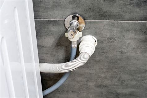 Detail pripojenia hadíc na vodu k bidetu