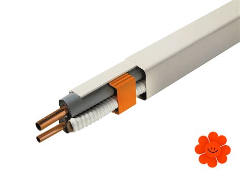 Ukladanie elektrického kábla do výkopu s ochrannou rúrkou a výstražnou fóliou