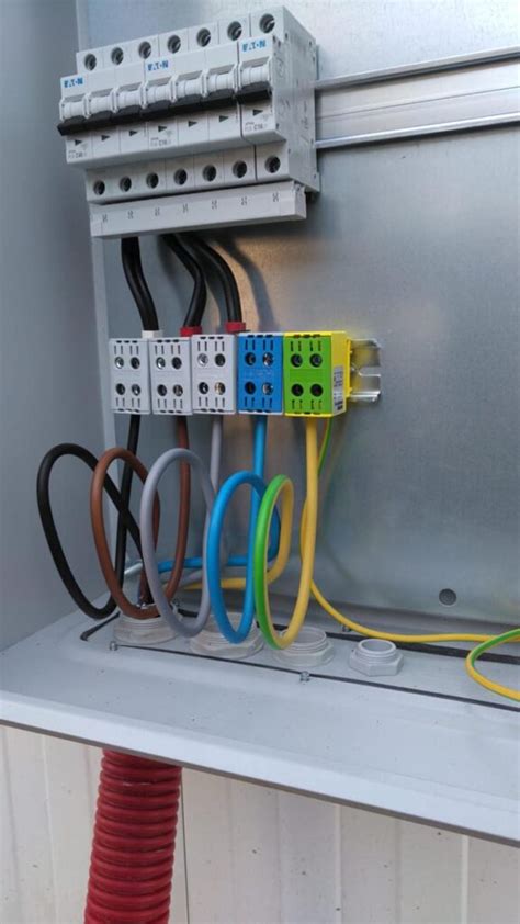Detail zapojenia elektrického rozvádzača