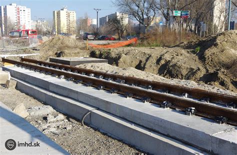 Rôzne aplikácie betónových odvodňovacích žľabov