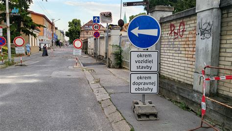Dopravné značenie a obmedzenia na Špitálskej ulici