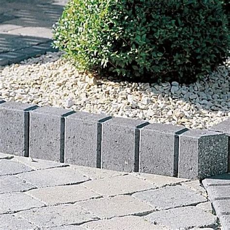obrubníky a palisády k vymývanej dlažbe