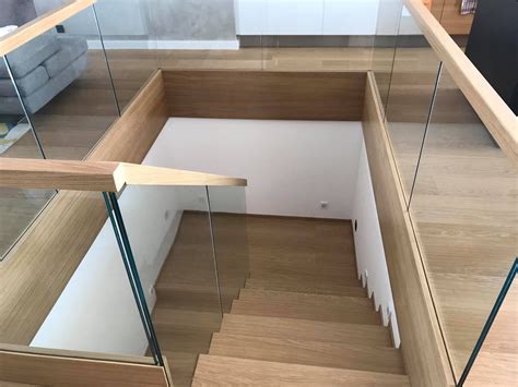 Porovnanie sklenených a drevených schodísk