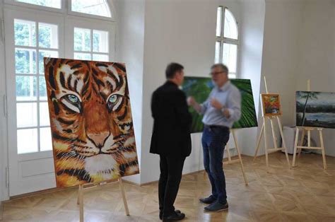 Kombinácia umeleckých diel na stene