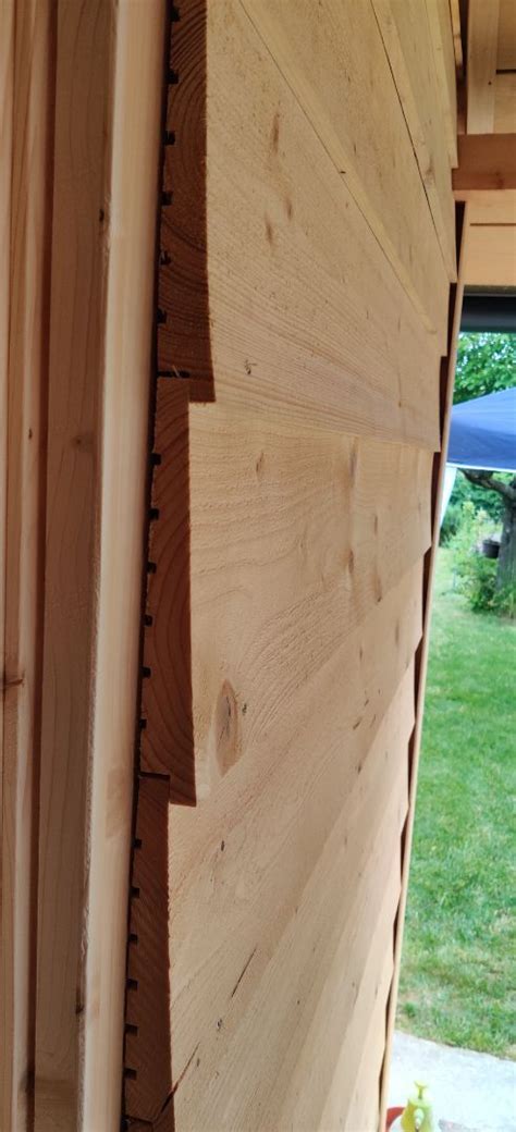 Príklad zvetraného dreveného obkladu