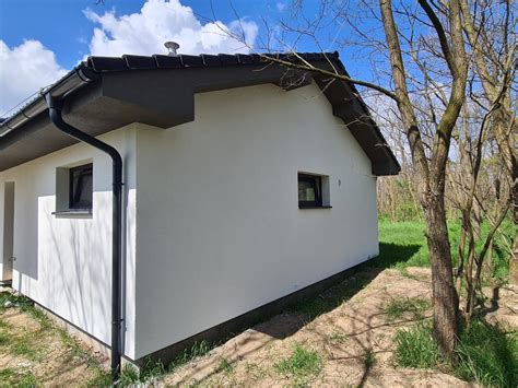 Príklad umiestnenia drobnej stavby na hranici pozemku