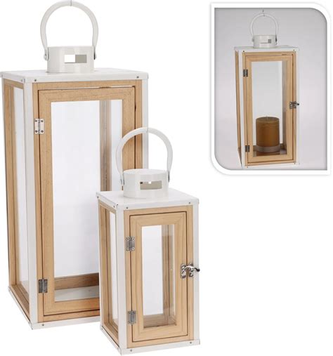 Kolekcia rôznych dekoratívnych krbových imitácií a lampášov