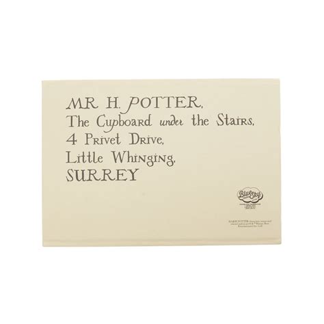 Hagrid prináša Harrymu list z Rokfortu