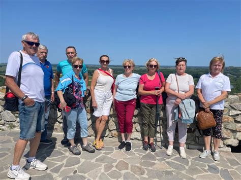 Skupina študentov na turistike v prírode