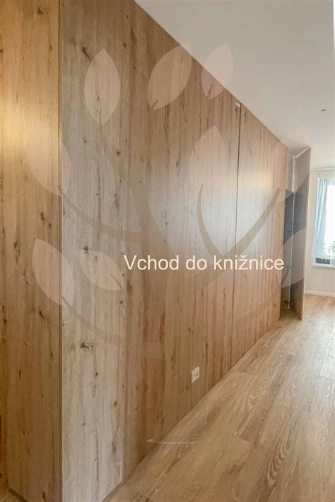 Interiér s obkladom a dverami