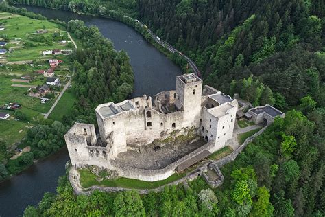 Kamenárske nástroje zo studne hradu Strečno