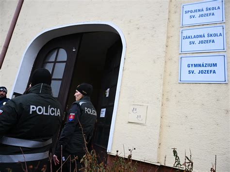 Policajné vyšetrovanie na mieste kolapsu schodiska