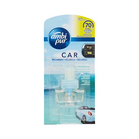 Detailný záber na náplň Ambi Pur Car v interiéri vozidla